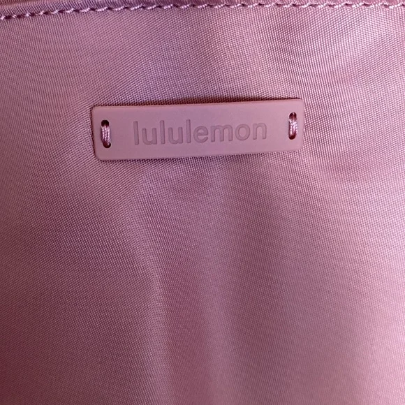 NWT Lululemon Take it on Tote - Picture 2 of 9